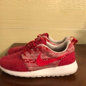 Nike holiday Fleece Roshes